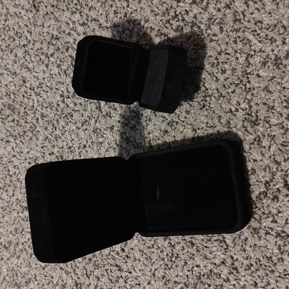 Black Velvet Necklace and Ring Box - Picture 6 of 6